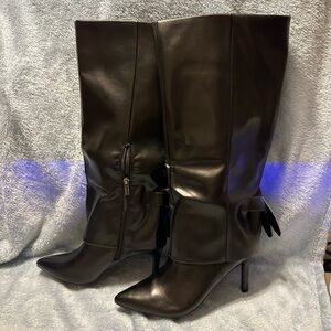 Sleek Black Heeled Women's Boots